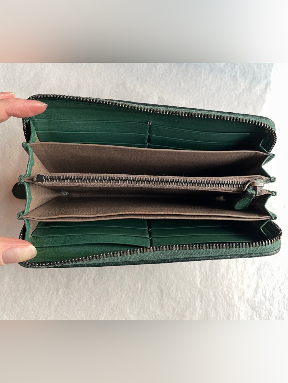 BOTTEGA VENETA // green intrecciato woven leather Zip-Around continental wallet - Picture 10 of 16